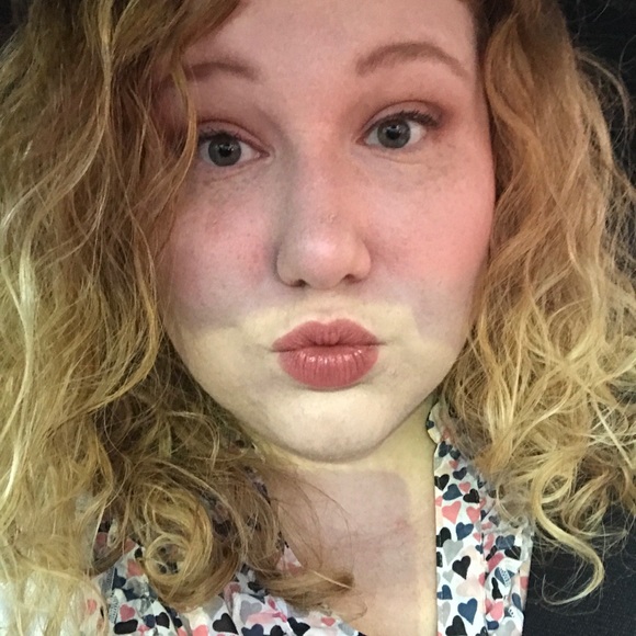 Meet your Posher, Christa - Picture 3 of 4